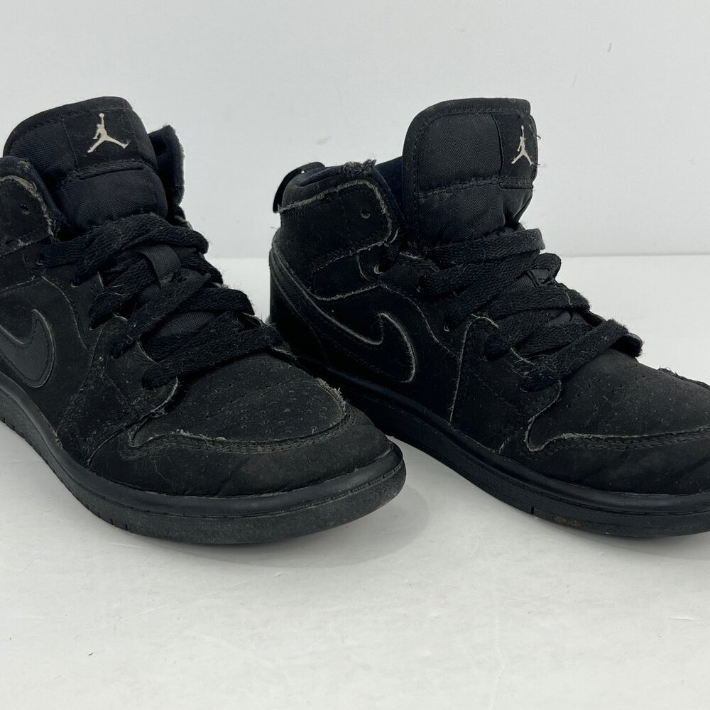 Nike Air Jordan Kids Size 1 EU 32 Black Mid Top Lace Up Round Toe Flat Heel